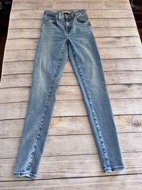 Levi’s Premium 721 High Rise Skinny Denim Blue Jeans Women's Size 25 Waist